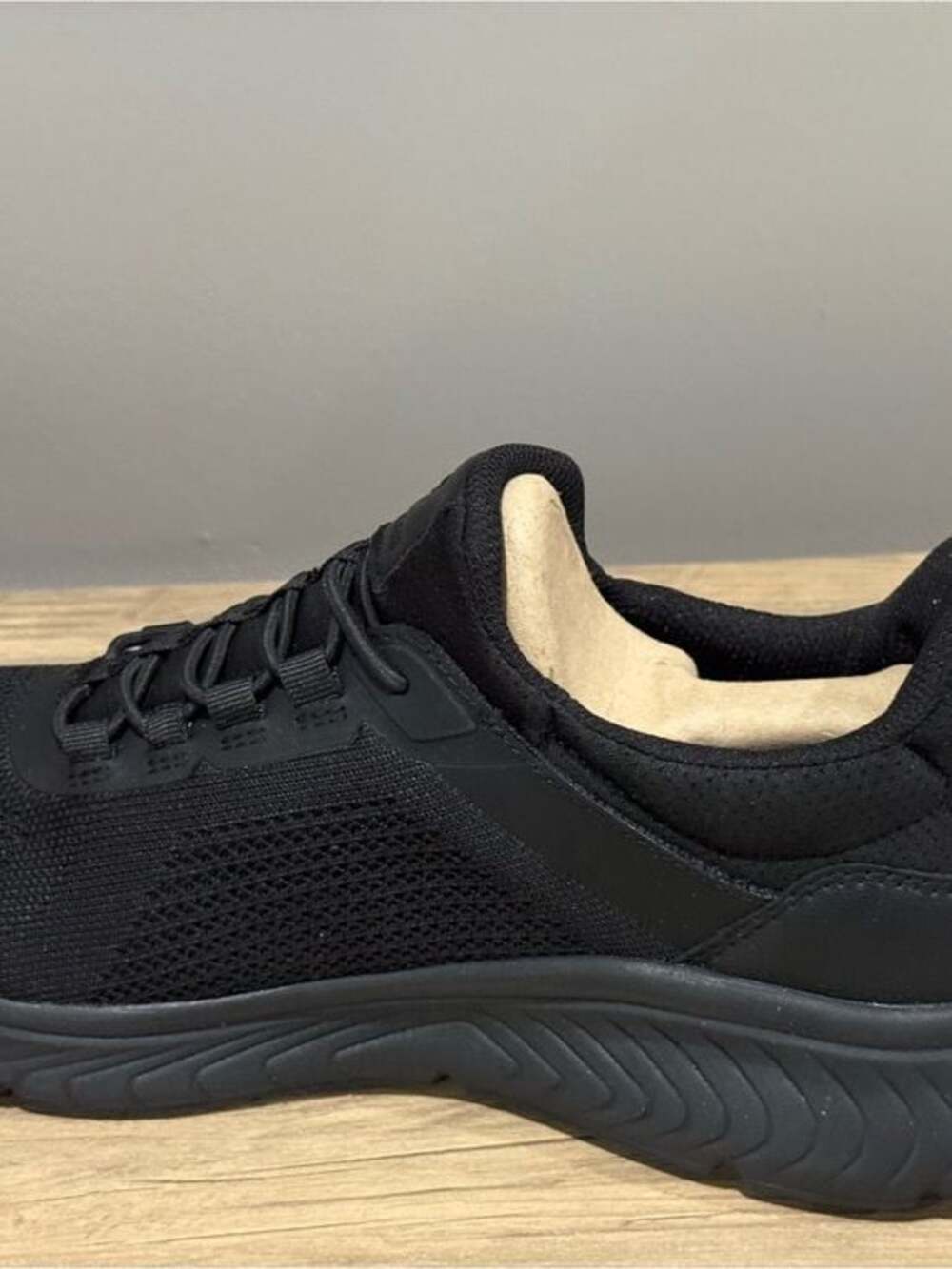 NIB Skechers Black Arch Fit Slip-Resistant Knit Sneaker, 8.5M - Picture 2 of 8